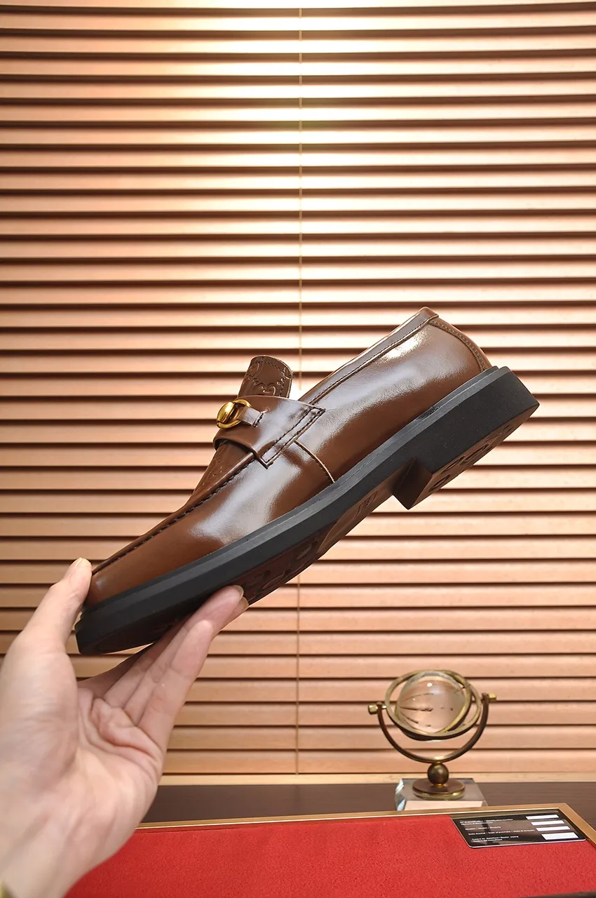 Men's shoes💰540💶Italy's top luxury men's shoe giant (GUCCI) (Gucci) (full cowhide lining) new arrival🍃Original European style🔰 Pleasant to the eye😍In order to make the shoes more durable and non-deformable🌀The production continues to follow traditional methods but there is still no lack of innovation💪Choose original sheepskin for the leather♻️ Smooth and natural And extra bright ⭐Made of imported cowhide, the first choice of rich people 38-45 (45 customized)